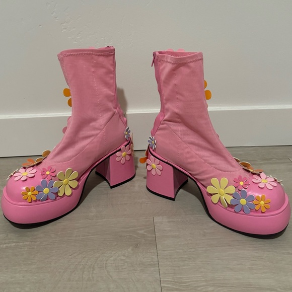NWT Dolls Kill Sugar Thrillz pink mesh floral appliqué boots 9 - Picture 5 of 7